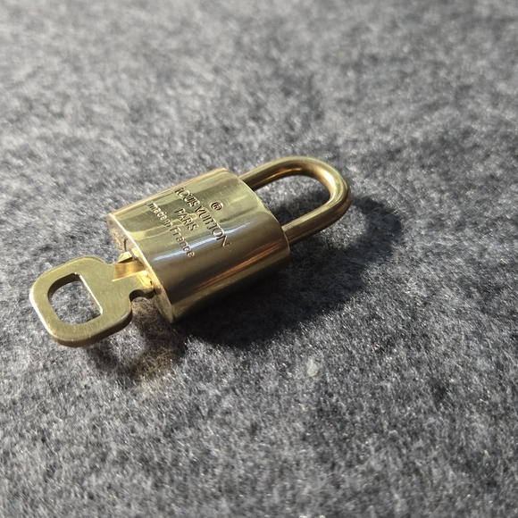 #304 Authentic Louis Vuitton lock and key set include LV envelope with card - Picture 9 of 9